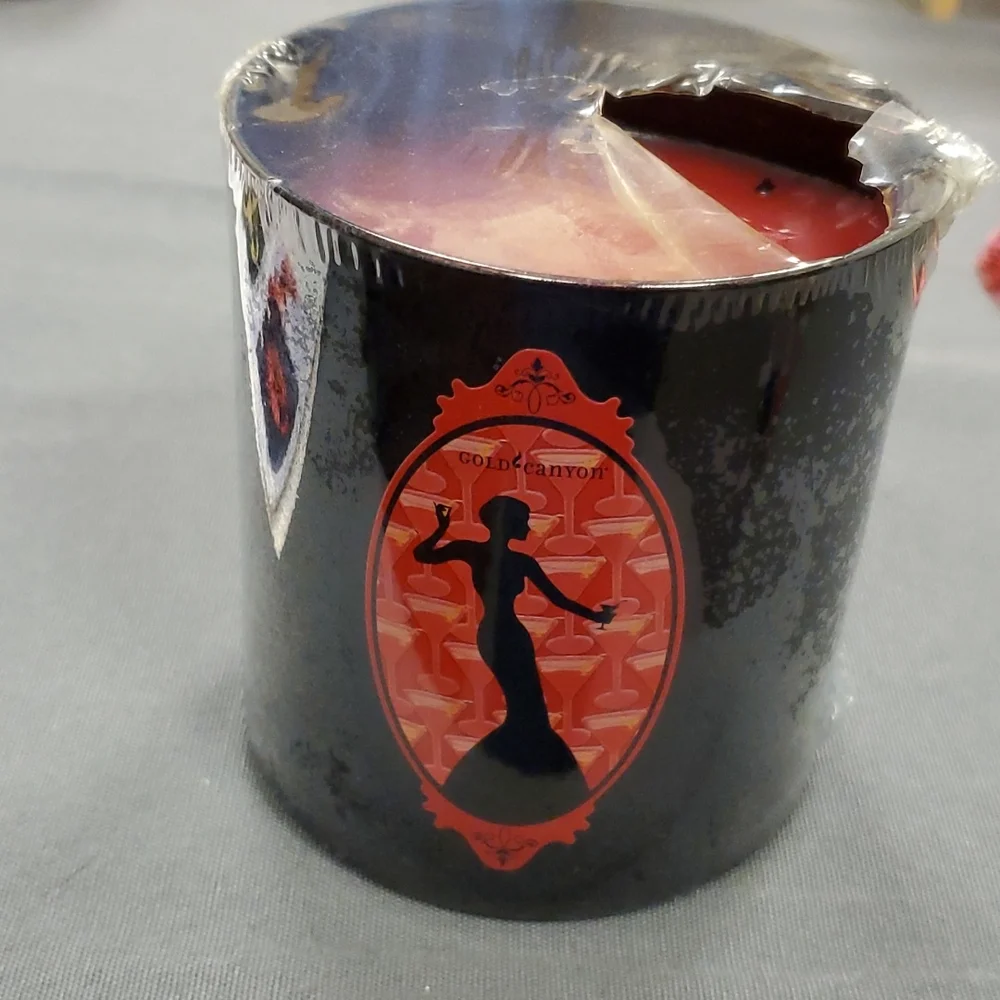 CRANBERRY FLIRTINI‎ 16 oz 2 wick Gold Canyon candle